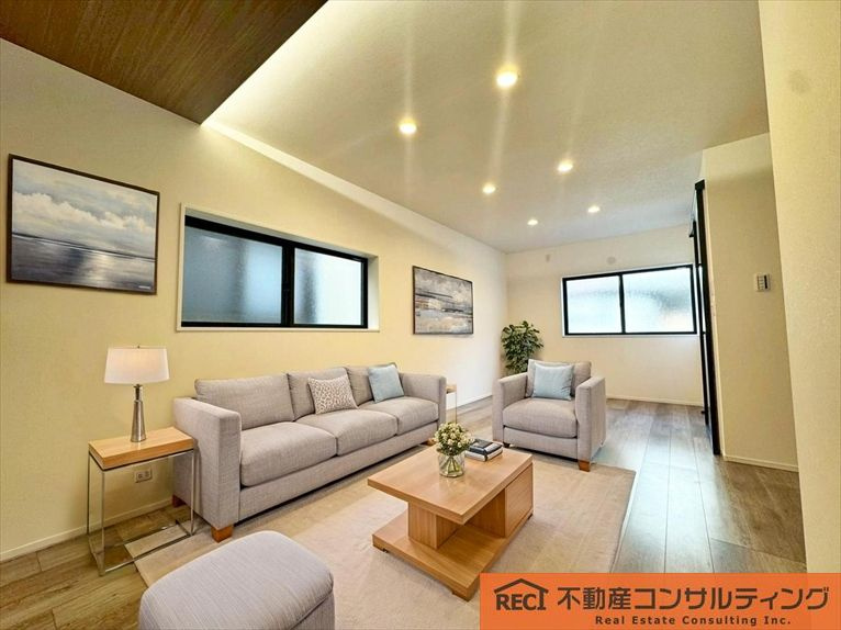 尼崎市武庫の里1丁目　中古戸建の居間・リビング|スーパー＆ドラッグストア徒歩5分圏内