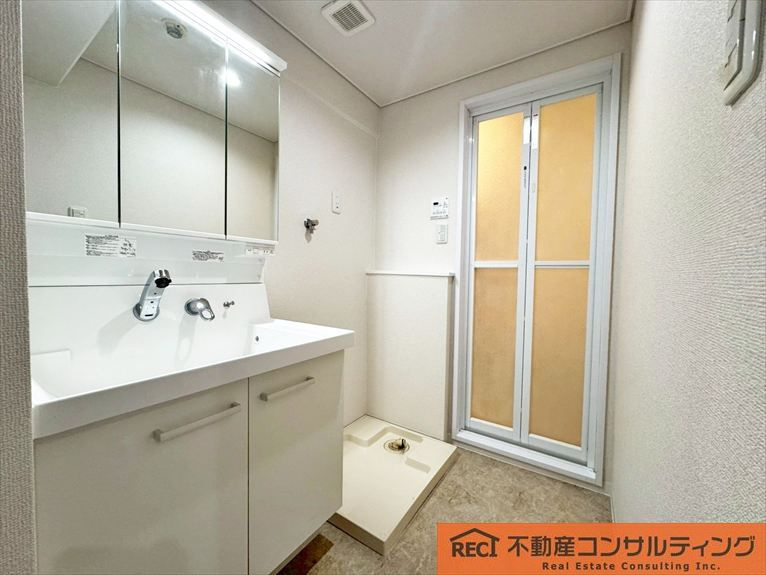 ライオンズマンション住吉川公園の独立洗面台