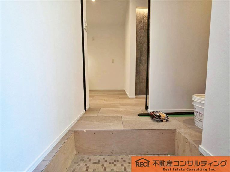 神戸市灘区城の下通3丁目　中古戸建の前面道路含む現地写真