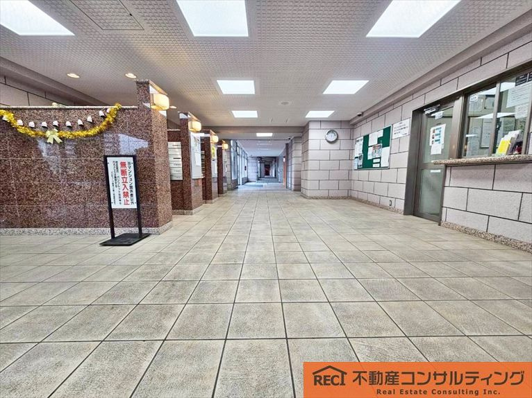 メガロコープ西宮Ⅱ1号棟のエントランス