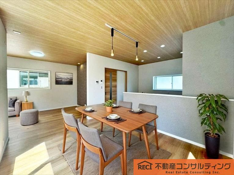 西宮市里中町2丁目　中古戸建の玄関