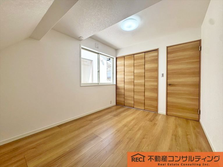 西宮市里中町2丁目　中古戸建の洋室