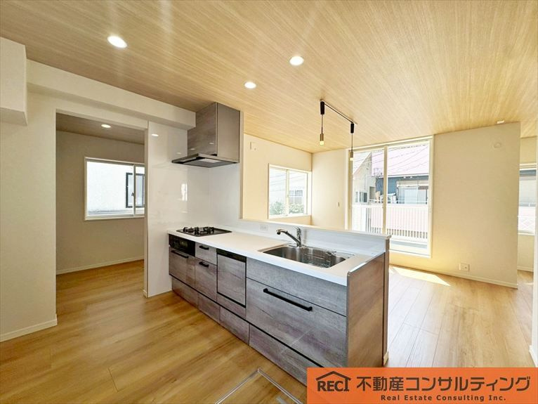 西宮市里中町2丁目　中古戸建の居間・リビング|阪神鳴尾・武庫川女子大前駅徒歩約6分