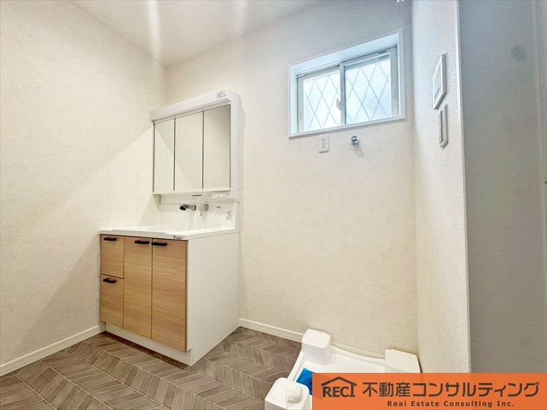 西宮市里中町2丁目　中古戸建の居間・リビング|R8年5月内外装リフォーム完成