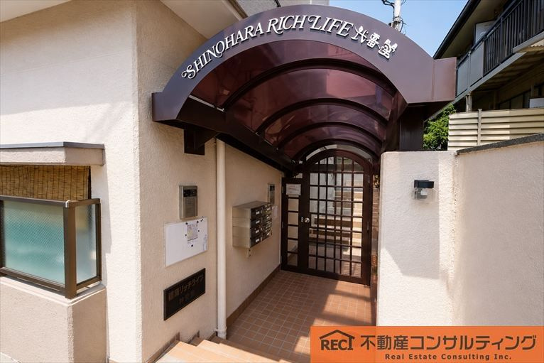 篠原リッチライフ弐番館のエントランス