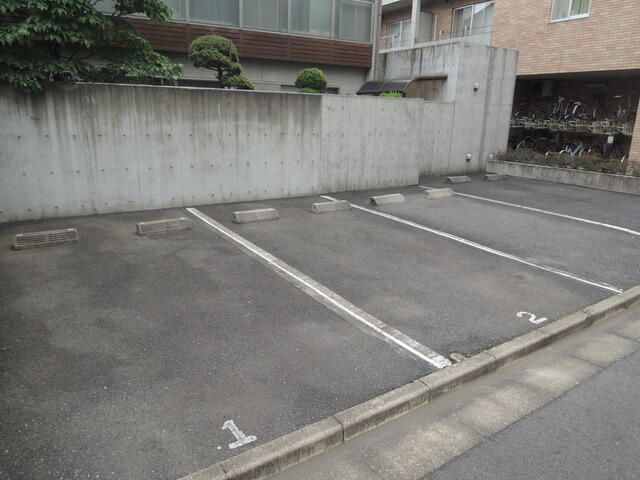 ルモンピエール新大塚の駐車場