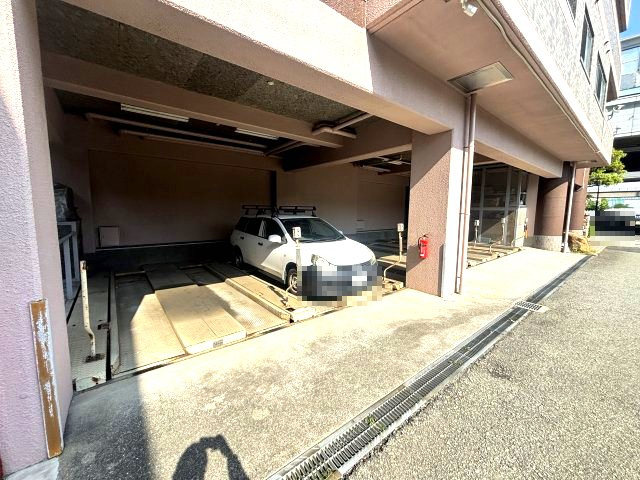 ウエックスマンションの駐車場