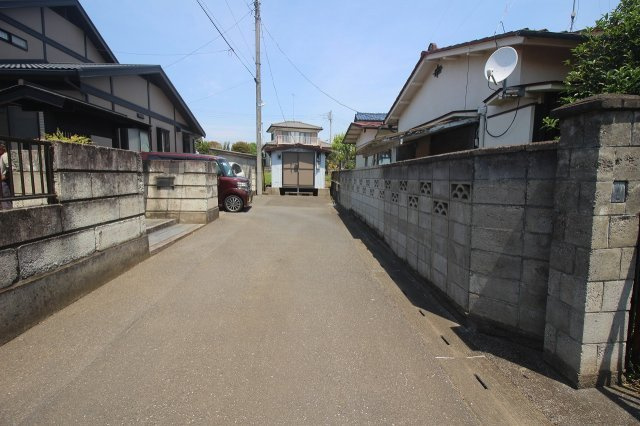 下野市川中子の前面道路含む現地写真|西側道路（2026年5月撮影）