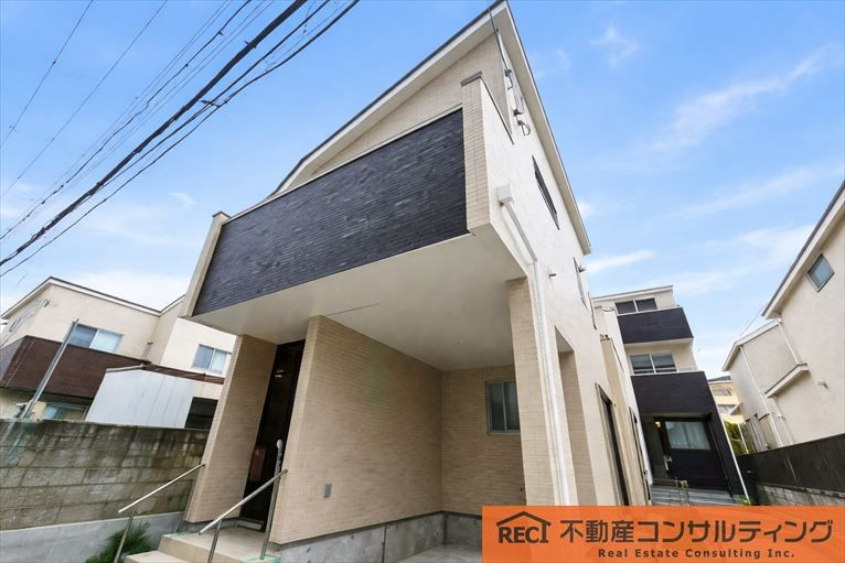 西宮市大社町　新築戸建　A号棟のエントランス