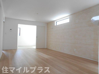 【居間・リビング】 | 郡山市咲田1丁目新築一戸建て1棟 | ゆったりとした居間です