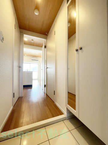 アレーヌコート金山の玄関