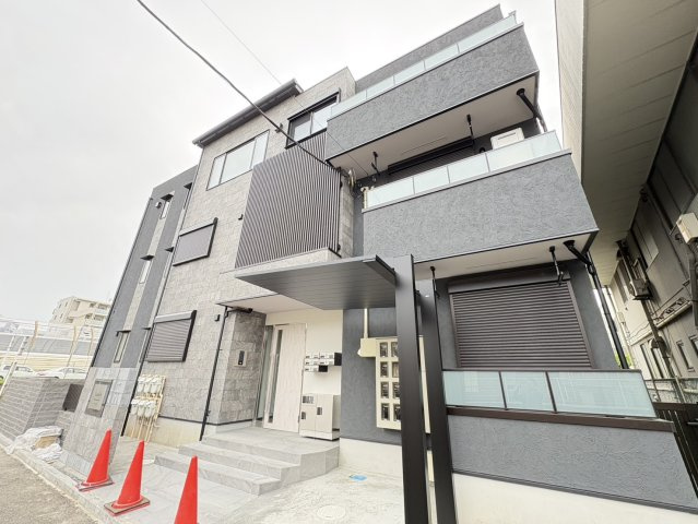 ラウレア本中山の外観