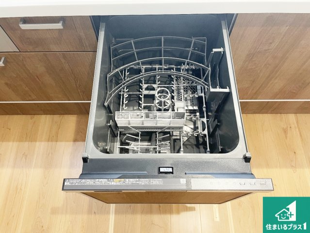 ★宇治市大久保町大竹　第1期　新築一戸建ての設備|食事後の一仕事、食器洗いをボタン一つでお任せできちゃいます！場所を取らないビルトイン式なので、お料理スペースもしっかり確保！