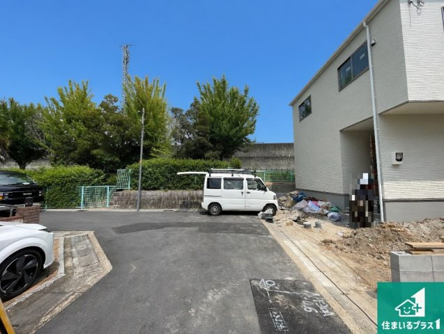 ★宇治市大久保町大竹　第1期　新築一戸建ての前面道路含む現地写真|周辺は落ち着いた街並みの住宅地！子育てがしやすい住環境です！まだ未完成ですが、現地でしかわからない事もございます。是非一度ご覧ください。
