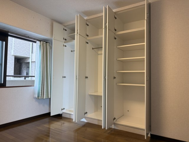 サーパス市駅前の収納|大容量収納で荷物も安心