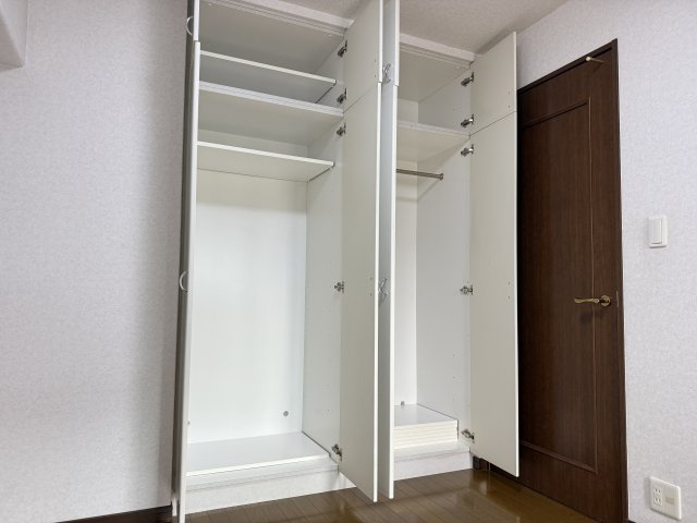 サーパス市駅前の収納|各部屋に収納確保