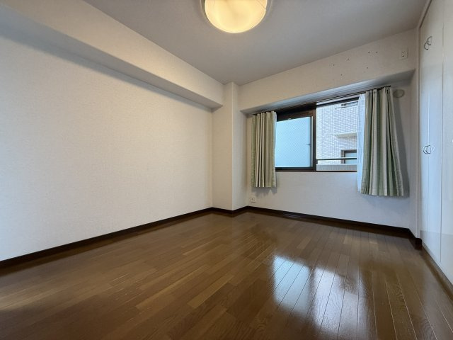 サーパス市駅前の洋室|全室6帖以上のゆとり設計