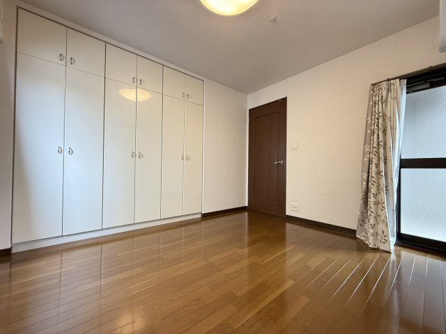 サーパス市駅前の洋室|来客時にも便利な一室