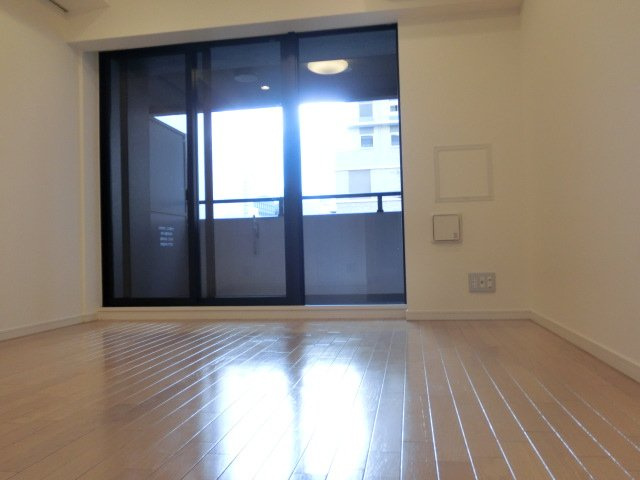 大阪市中央区本町橋の賃貸マンションの居間・リビング