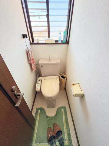 北六甲台1丁目一戸建のトイレ
