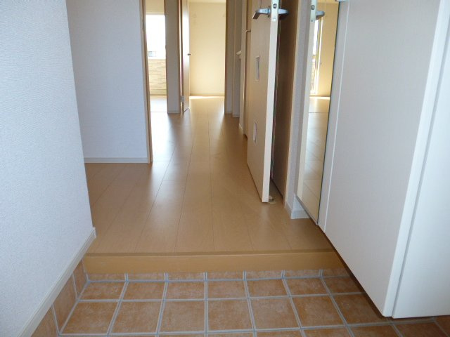 ウッディビレッジⅡの玄関