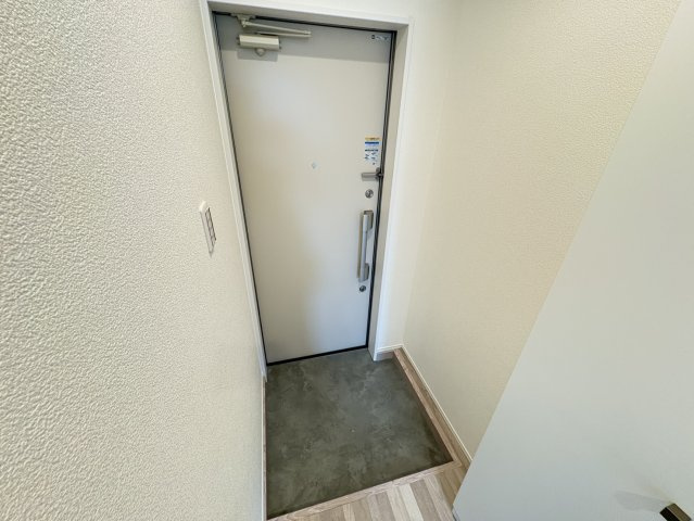 ラウレア本中山の玄関