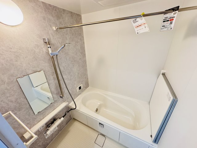 市川市北方町4丁目新築戸建【若宮小学校:10分】の浴室|手元で水流切り替えシャワーヘッド