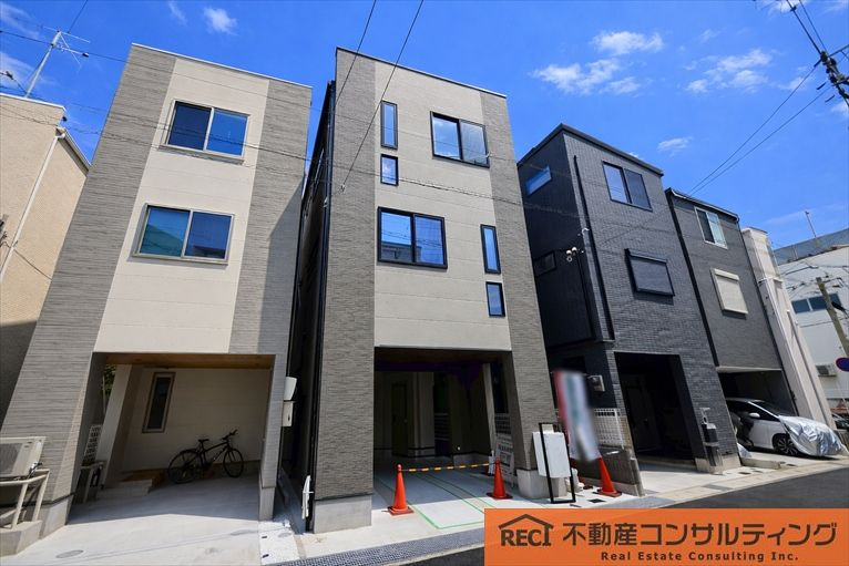 神戸市灘区下河原通4丁目　新築戸建のエントランス