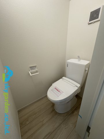 茅ヶ崎市高田3期　新築戸建　全４棟1号棟のトイレ|ゆったりとした空間のトイレです