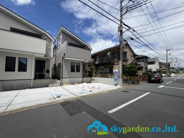 茅ヶ崎市高田3期　新築戸建　全４棟1号棟の前面道路含む現地写真|前面道路含む現地写真です