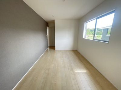 【洋室】 | 八重瀬町与座（全6棟）2号棟 | 2号棟　洋室8.2帖＋WIC付き♪