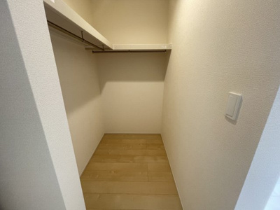 【収納】 | 八重瀬町与座（全6棟）2号棟 | 2号棟　洋室8.2帖＋WIC付き♪