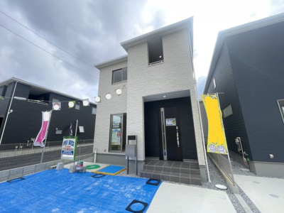 【外観】 | 八重瀬町与座（全6棟）2号棟 | 2号棟　並列駐車3台可♪