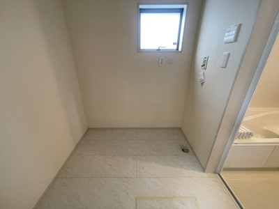 【脱衣所】 | 八重瀬町与座（全6棟）2号棟 | 2号棟　ゆとりある脱衣場♪