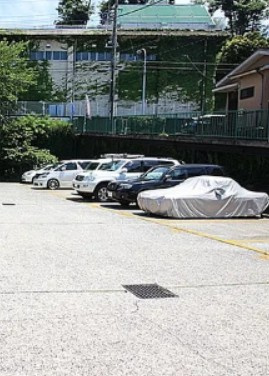 パークサイド野毛山の駐車場