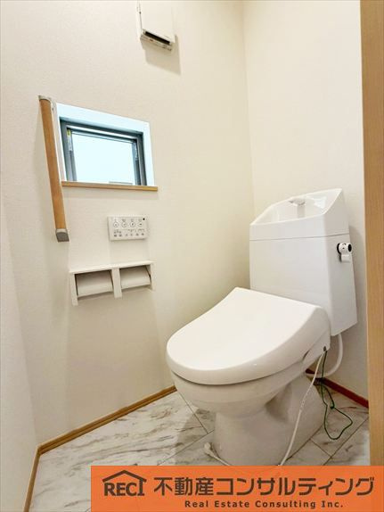 西宮市浜町　新築戸建　2号棟のトイレ