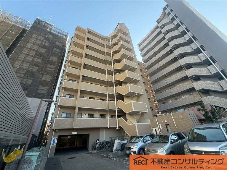 ステイツ六甲道フラッツの外観|近隣にはスーパー多数で買い物便利