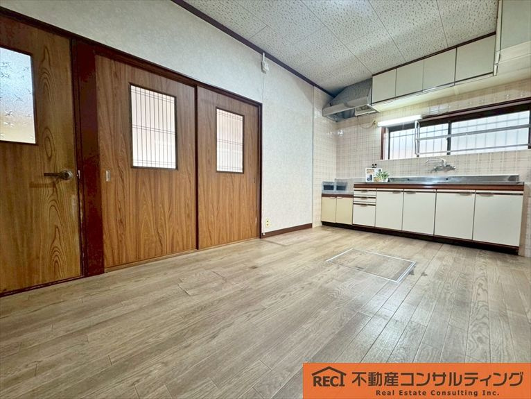 西宮市美作町　中古戸建の居間・リビング