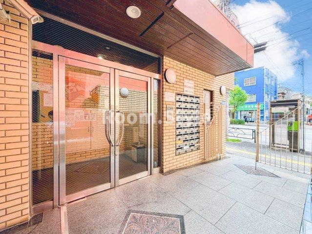 上池袋リリエンハイムのエントランス|空室のためご都合に合わせてご内覧できます
お問合せはお電話でもお受付しております。
03-6450-5211