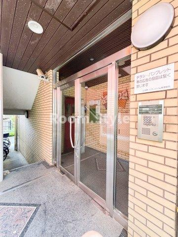 上池袋リリエンハイムのエントランス|空室のためご都合に合わせてご内覧できます
お問合せはお電話でもお受付しております。
03-6450-5211