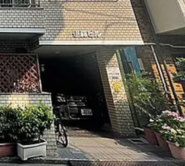 伊藤ビルのエントランス