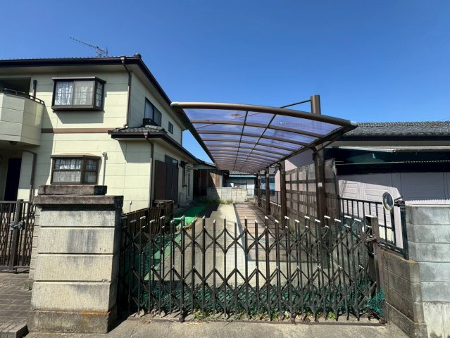 -三丁目不動産-　深谷市緑ケ丘　平成6年築の駐車場