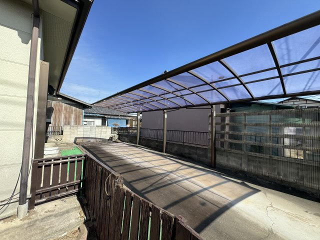 -三丁目不動産-　深谷市緑ケ丘　平成6年築の駐車場
