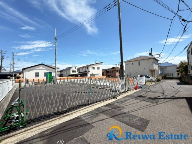 新築戸建　茅ヶ崎市松浪1丁目の前面道路含む現地写真
