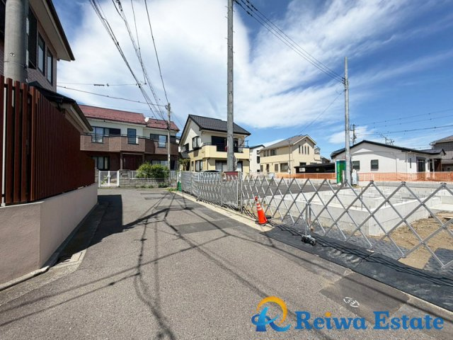 新築戸建　茅ヶ崎市松浪1丁目の前面道路含む現地写真