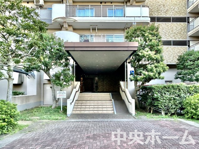 清新北ハイツ7号棟|【エントランス】マンションのエントランスは、その物件の印象を決める、顔とも言える場所です。毎日通る場所ですからきれいなのが一番です。