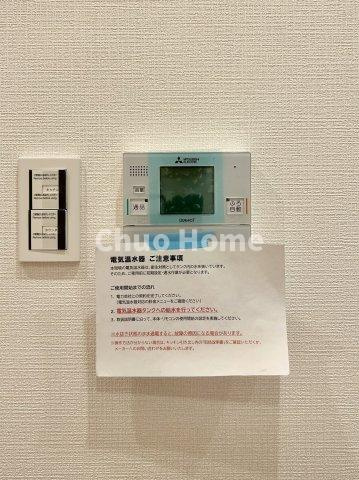 清新北ハイツ7号棟の発電・温水設備|【給湯リモコン】外での一日を忘れさせてくれるオートバス機能でお好みの湯量・温度に調整された浴槽。