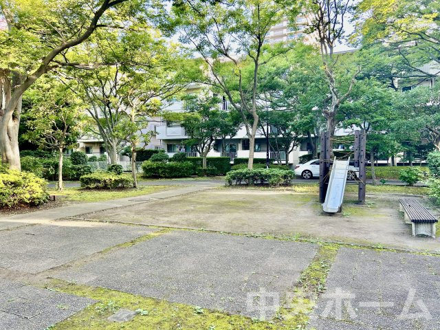 清新北ハイツ7号棟の現況写真|敷地内には緑も多く住環境良好です