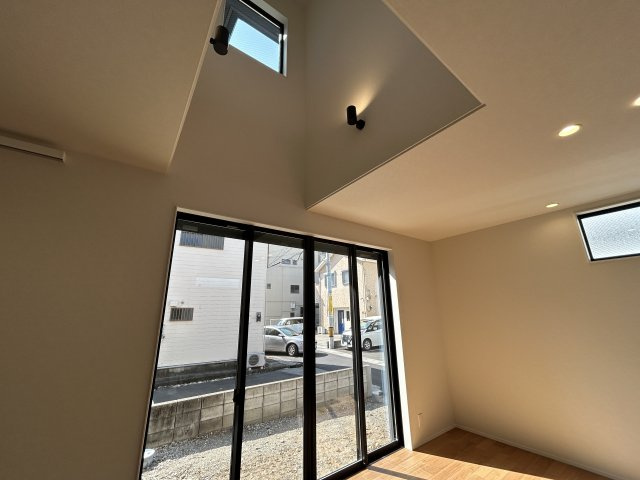 高知市旭町３丁目　新築一戸建てのその他|吹き抜けが光と解放感をもたらします☆