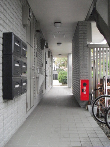 パールＭのロビー|１階共用廊下